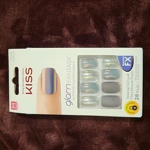 KISS Glam Fantasy Glitter Irridescent medium nails